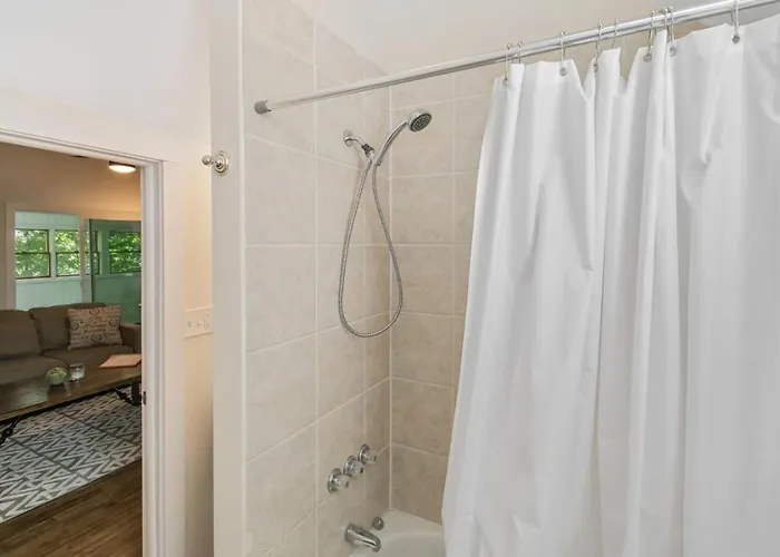 With Heated Garage Near Naval Base Ferienhaus *