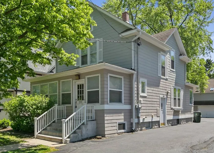 Ferienhaus With Heated Garage Near Naval Base