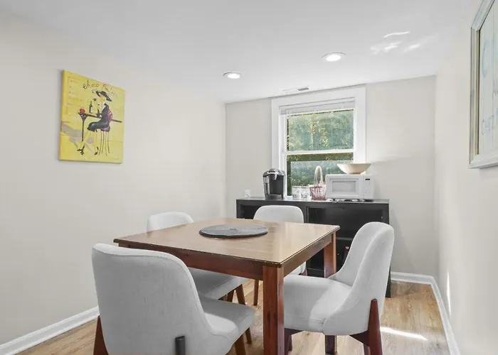 With Heated Garage Near Naval Base * Libertyville