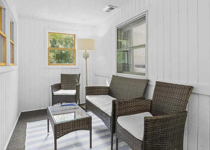 With Heated Garage Near Naval Base Ferienhaus Libertyville
