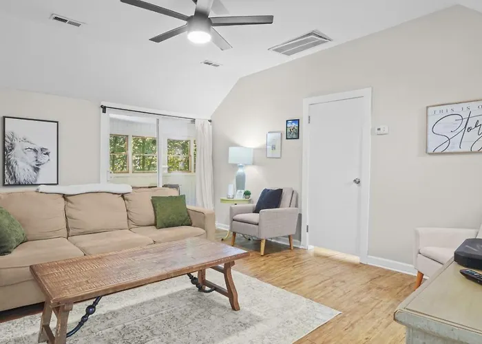 Ferienhaus With Heated Garage Near Naval Base Libertyville