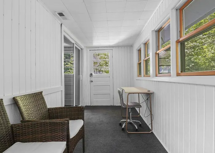Ferienhaus With Heated Garage Near Naval Base *