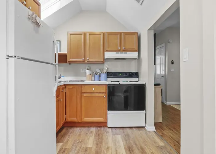 With Heated Garage Near Naval Base Ferienhaus *