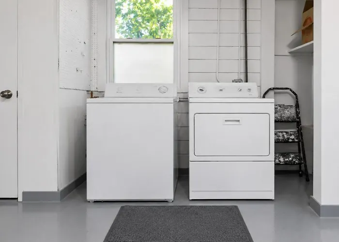 With Heated Garage Near Naval Base Ferienhaus Libertyville